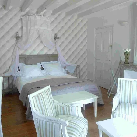 Manoir Le Roure & 4*