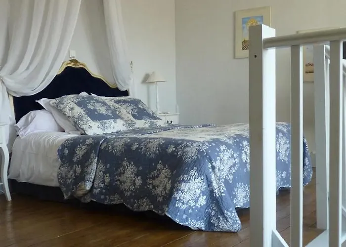 Отель Manoir Le Roure &