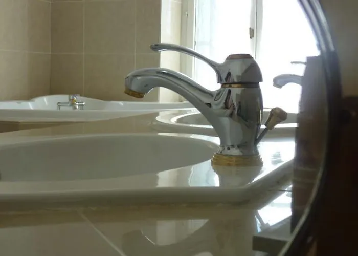 Manoir Le Roure & Отель 4*