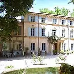 Hotel Manoir Le Roure & Châteauneuf-du-Rhône