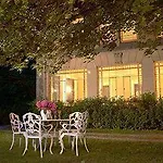 Hotel Manoir Le Roure & Châteauneuf-du-Rhône