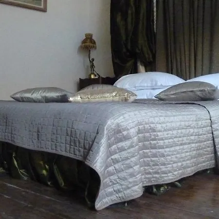 Hotell Manoir Le Roure & 4*